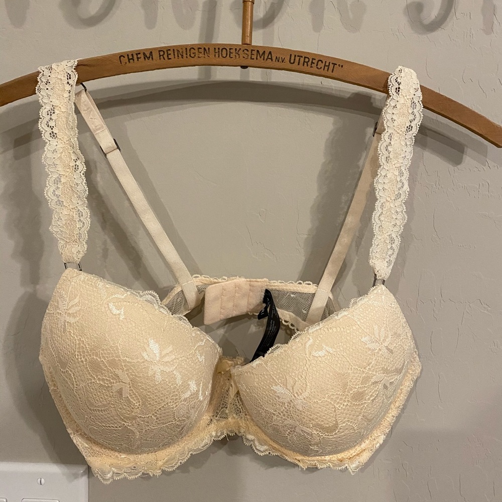 Tahari Nude Lace Bra, Size 36C